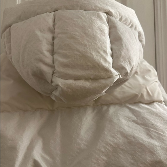 TORY BURCH CROPPED WHITE LOGO DOWN JACKET EUC - Picture 8 of 12